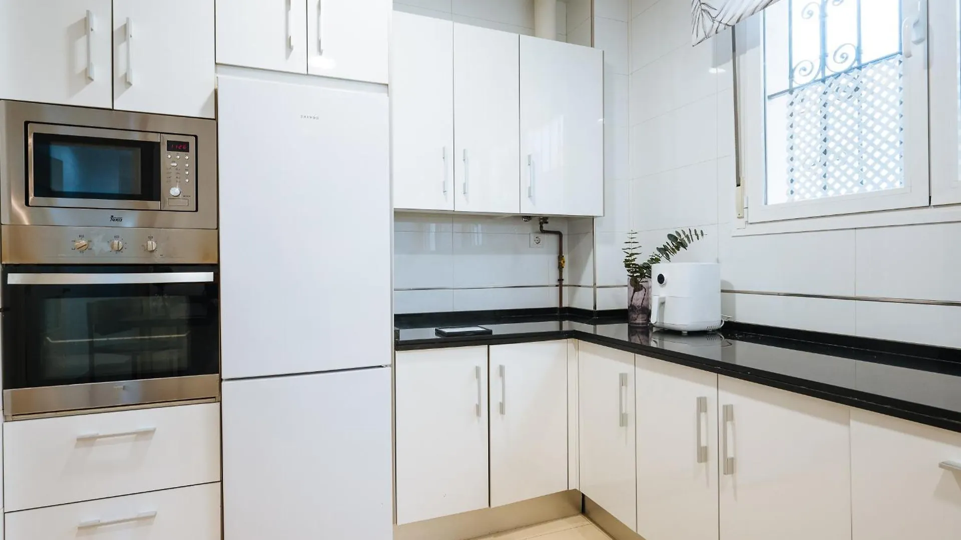 Elegant Interior Room In Sevilla Centre Homestay