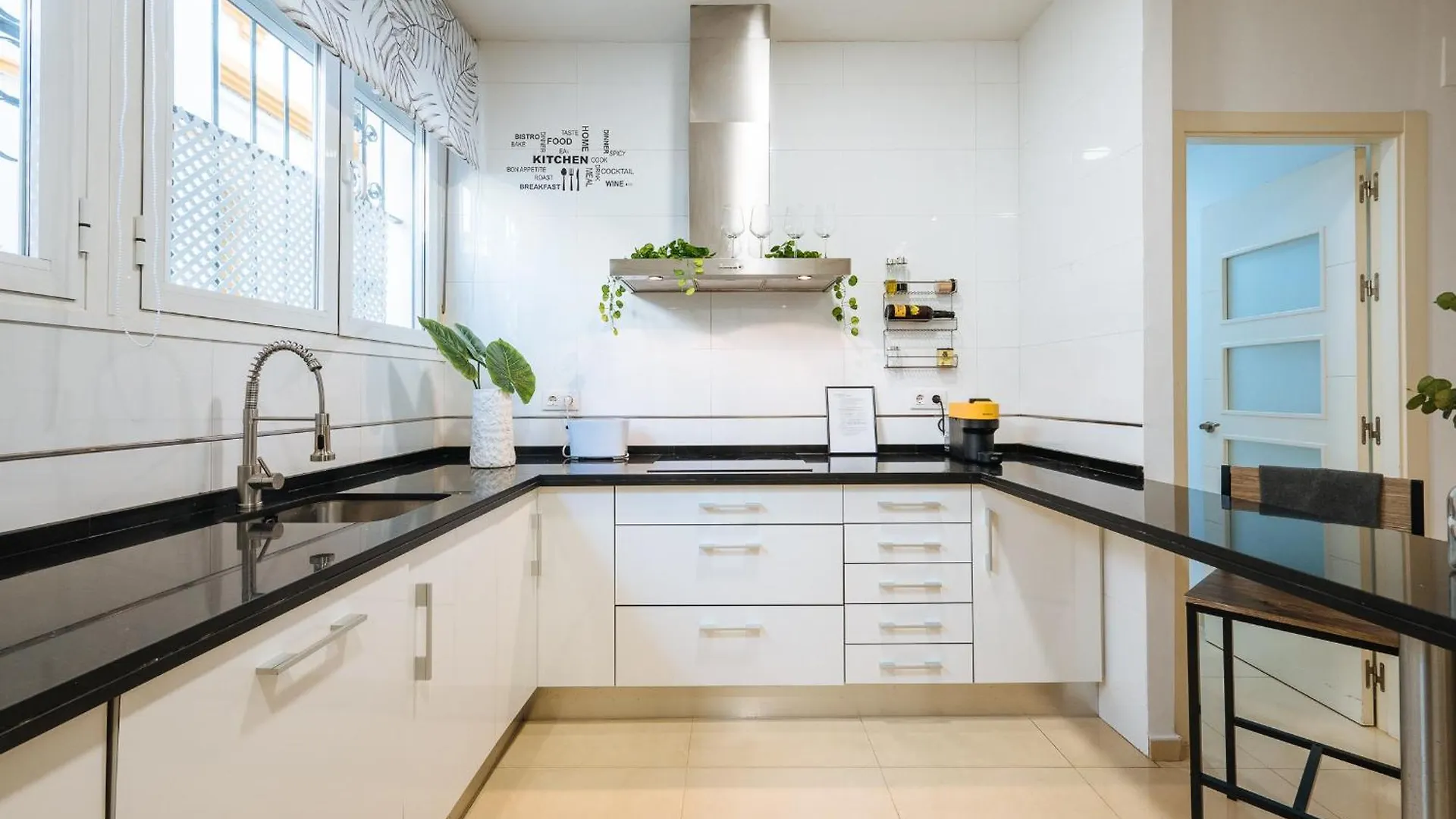 Homestay Elegant Interior Room In Sevilla Centre