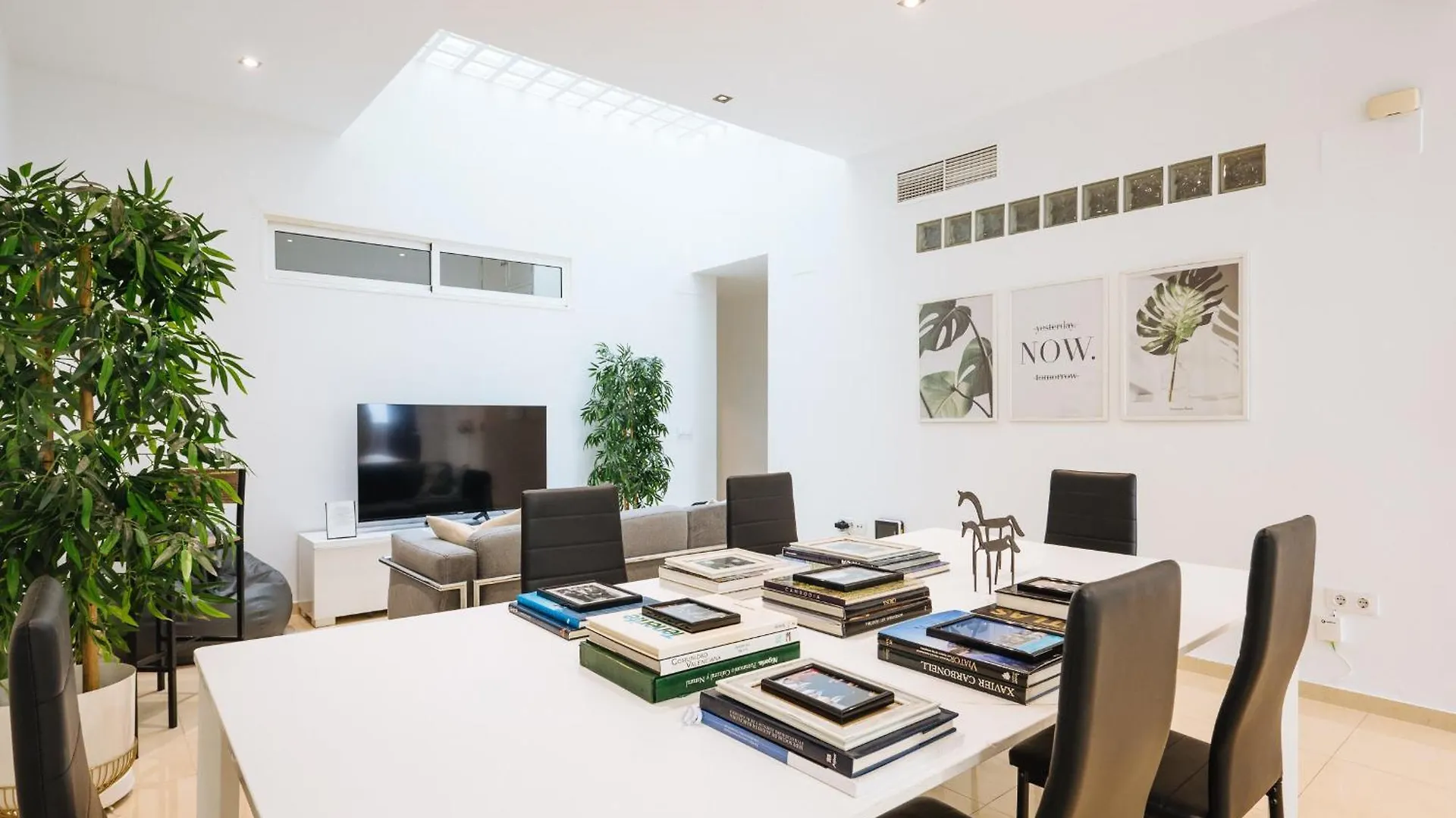 Elegant Interior Room In Sevilla Centre Seville