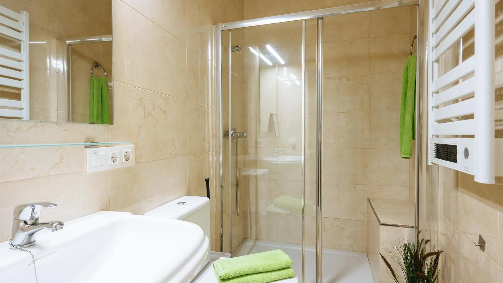 Elegant Interior Room In Sevilla Centre Homestay