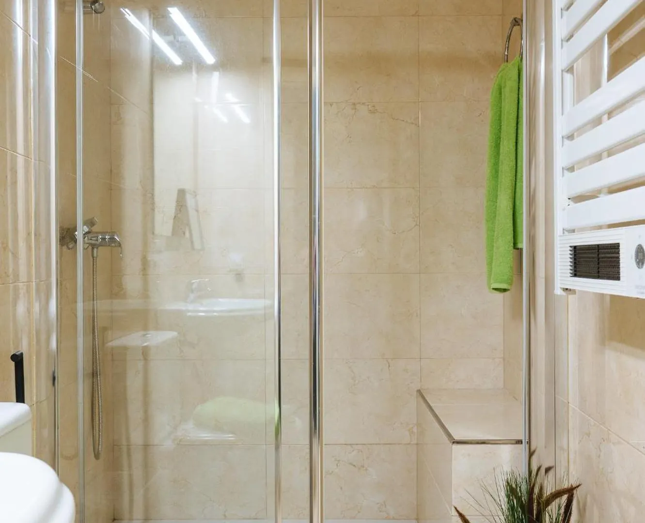 Homestay Elegant Interior Room In Sevilla Centre Spain