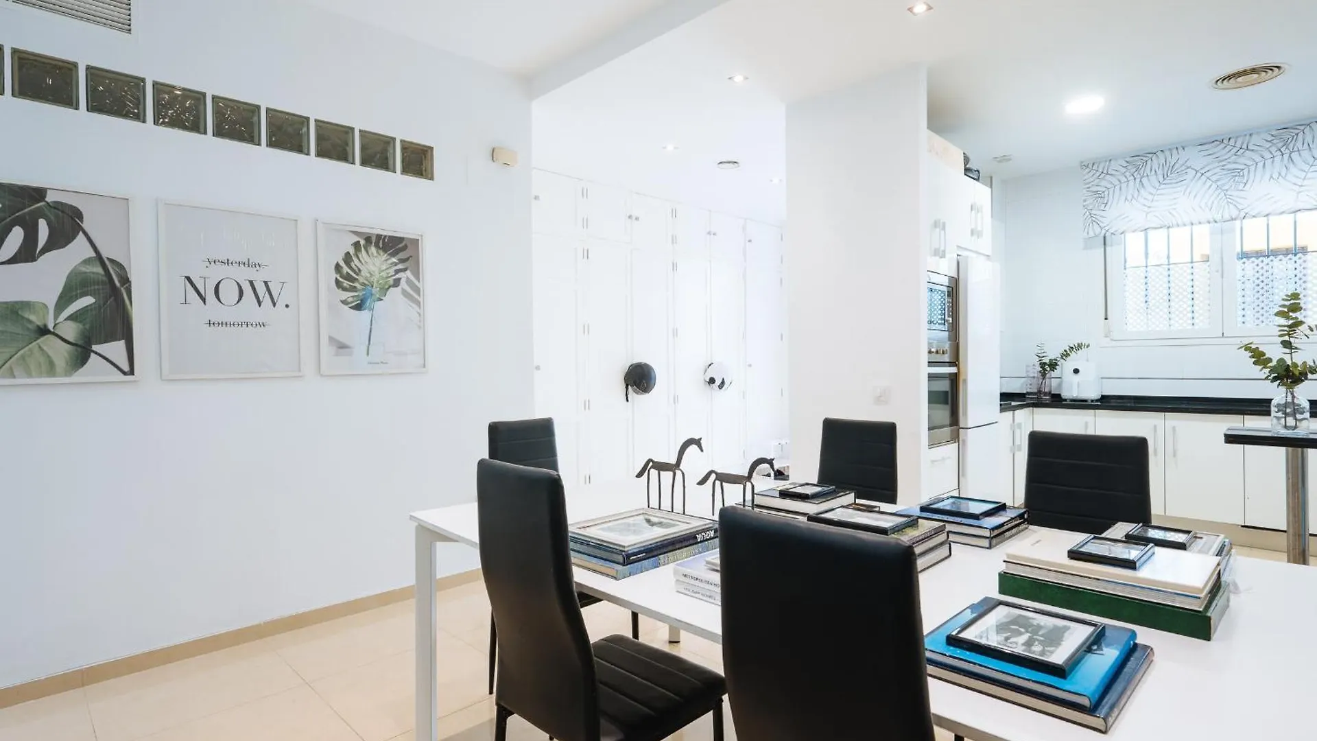 Elegant Interior Room In Sevilla Centre Spain