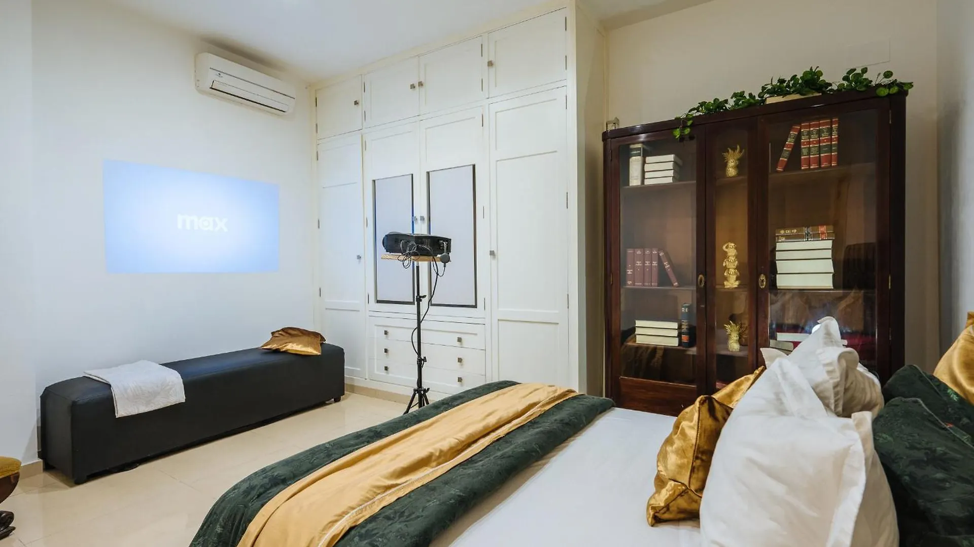 Elegant Interior Room In Sevilla Centre Seville