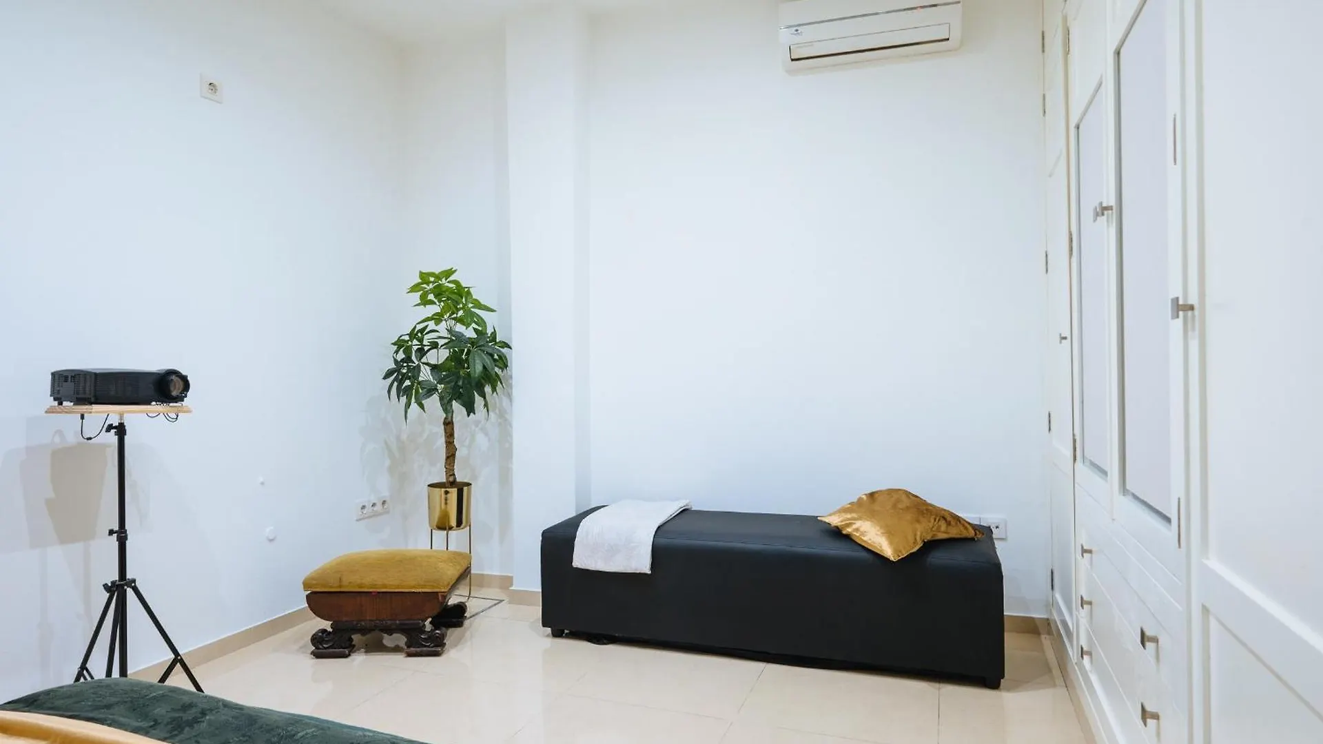 Elegant Interior Room In Sevilla Centre Homestay