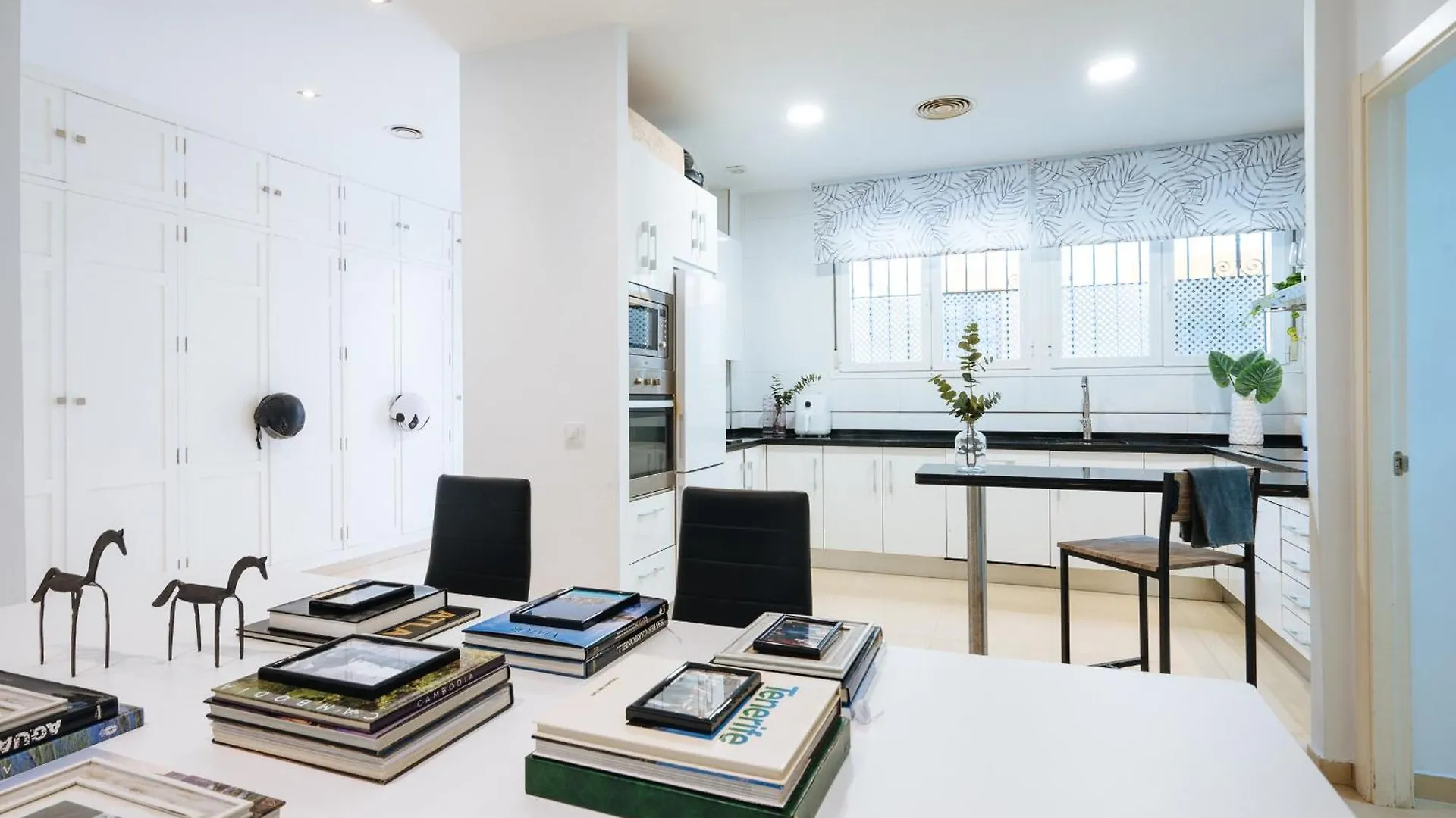 Homestay Elegant Interior Room In Sevilla Centre
